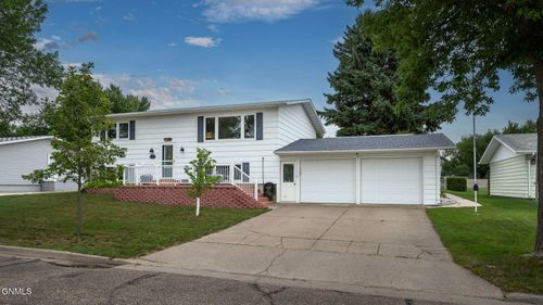 206 10th St Ne, Beulah, ND, 58523-6322 | Card Image