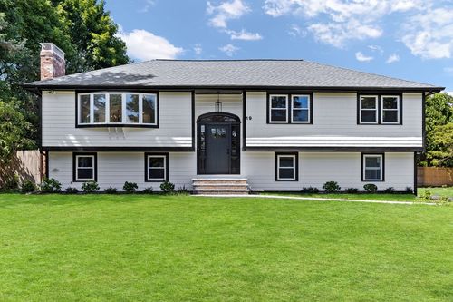 19 Cushing Rd, Westwood, MA, 02090-2215 | Card Image