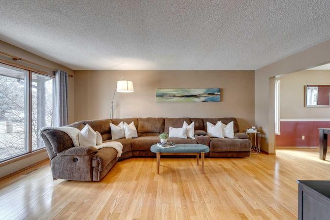 16527 Sunhaven Road Se, Home with 4 bedrooms, 2 bathrooms and 4 parking in Calgary AB | Image 4