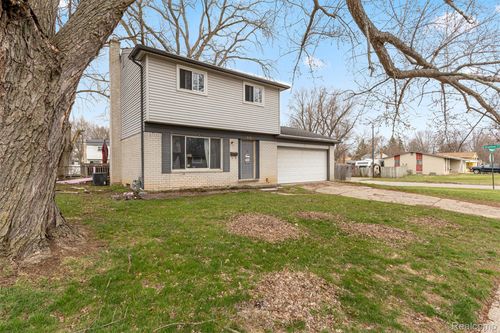 8781 Nottingham Dr, Superior Twp, MI, 48198-3223 | Card Image