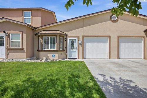 579 N Grant St, Kennewick, WA, 99336-7694 | Card Image