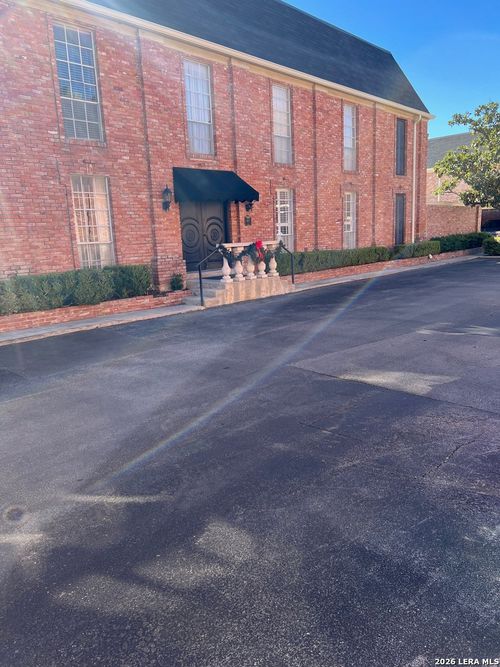 400-e-8033 N New Braunfels Ave, San Antonio, TX, 78209-2706 | Card Image