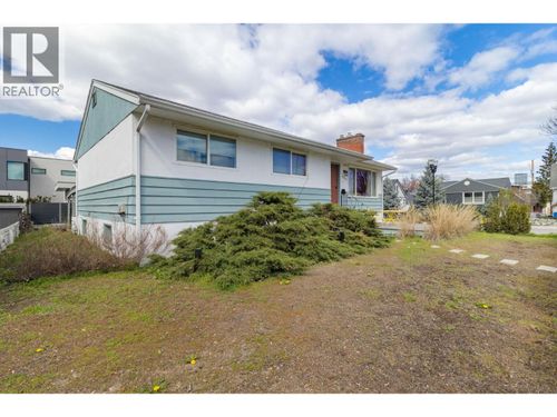 2362 Abbott Street, Kelowna, BC, V1Y1E6 | Card Image