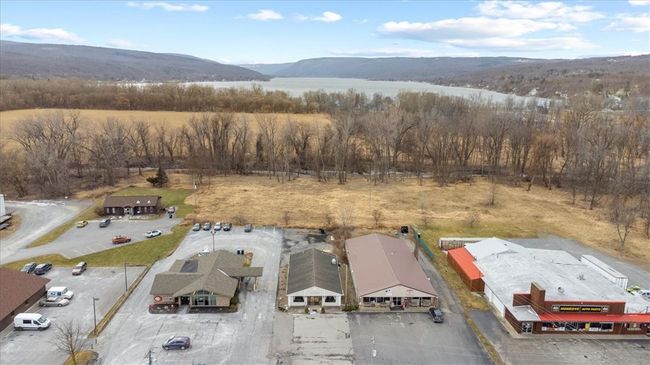 Honeoye Lake in the background. | Image 18