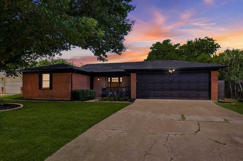 1113 Norwood Dr, Hurst, TX, 76053-4517 | Card Image