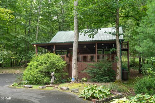 3905 Fern Brook Way, Sevierville, TN, 37862-8171 | Card Image