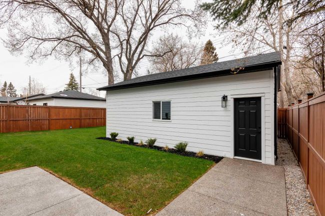 133 Lissington Drive Sw, Home with 5 bedrooms, 3 bathrooms and 3 parking in Calgary AB | Image 40