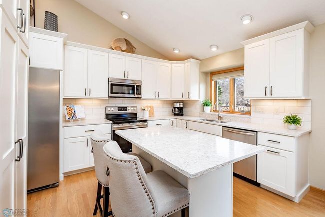 Large Updated Kitchen | Image 16
