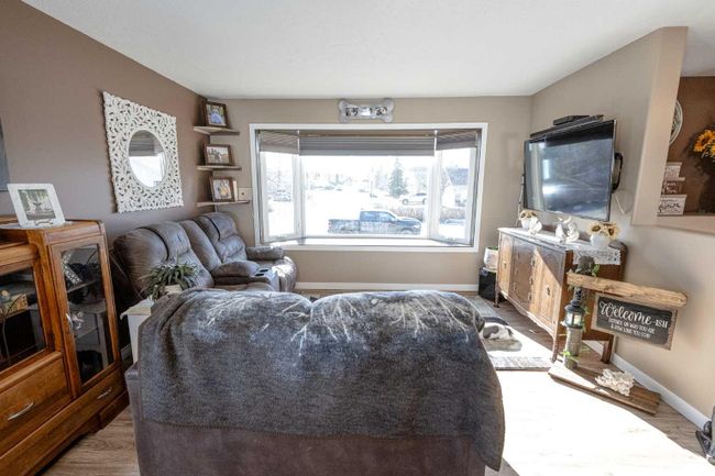 8101 106 Street, Home with 4 bedrooms, 3 bathrooms and 4 parking in Grande Prairie AB | Image 9