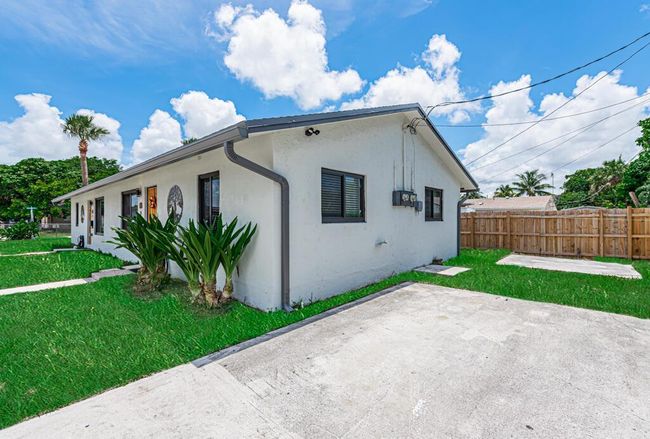 2013 Wilkins Ave, Townhouse with 2 bedrooms, 1 bathrooms and null parking in West Palm Beach FL | Image 17