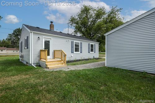 5318 E Bristol Rd, Burton, MI, 48519-1508 | Card Image