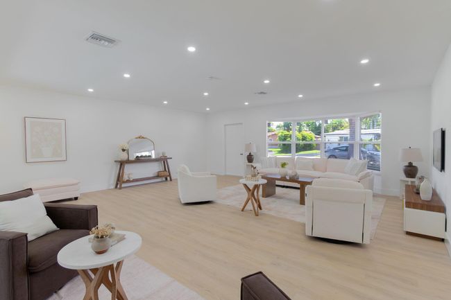 739 Se 11 Th Ave, House other with 3 bedrooms, 2 bathrooms and null parking in Deerfield Beach FL | Image 6