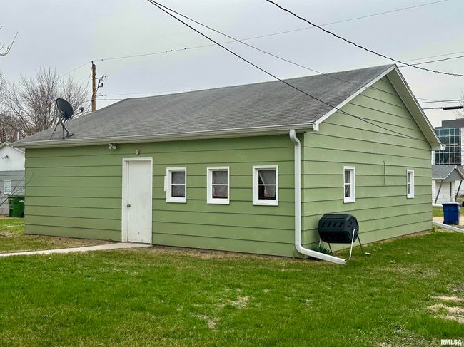 811 7 Th Ave S, House other with 3 bedrooms, 2 bathrooms and null parking in Clinton IA | Image 6