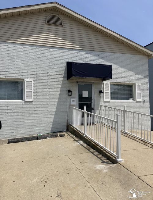 8736 Swan Creek Rd, Newport, MI, 48166-9273 | Card Image