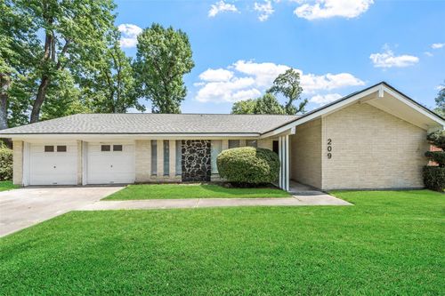 209 Pine Oak Dr, Highlands, TX, 77562-3847 | Card Image