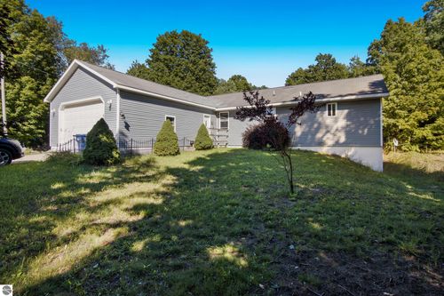 941 S Weldon Rd, Beulah, MI, 49617-9742 | Card Image