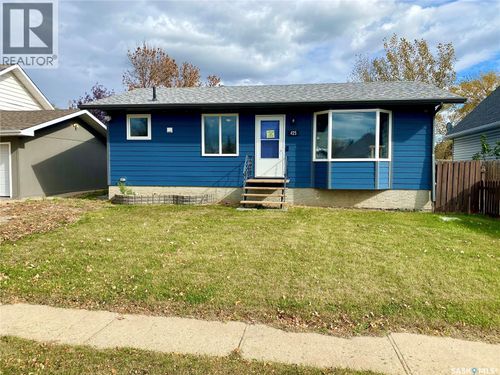 425 Young St, Bienfait, SK, S0C0M0 | Card Image