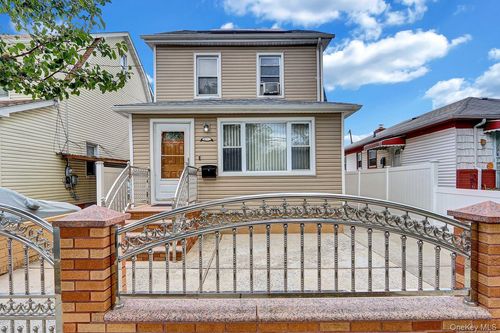 12244 Nellis St, Springfield Gardens, NY, 11413-1029 | Card Image