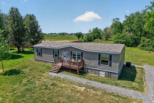 372 E Airport Dr, Mcminnville, TN, 37110-6397 | Card Image