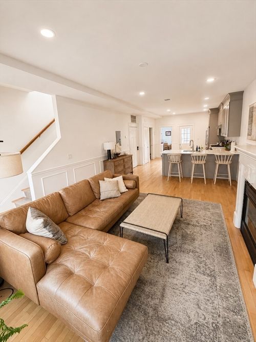 2-275 W 5th St, Boston, MA, 02127-2615 | Card Image