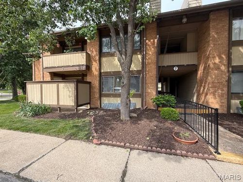 c-7 Fairways Cir, Saint Charles, MO, 63303-3329 | Card Image