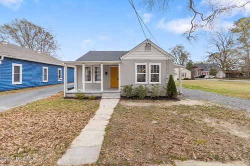 404 N Massey St, Selma, NC, 27576-2519 | Card Image