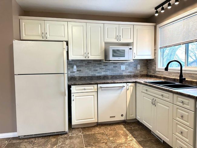 4922 53 Avenue, House other with 4 bedrooms, 1 bathrooms and 3 parking in Kitscoty AB | Image 4