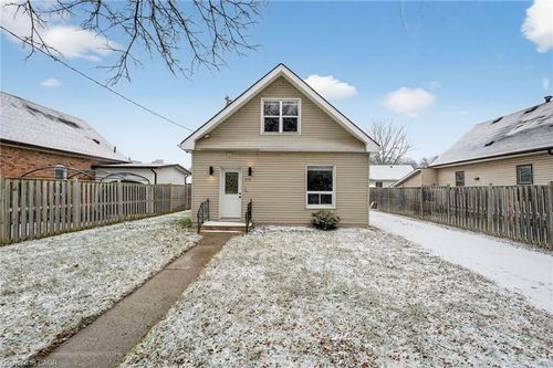 332 Queen St N, Simcoe, ON, N3Y3Z1 | Card Image