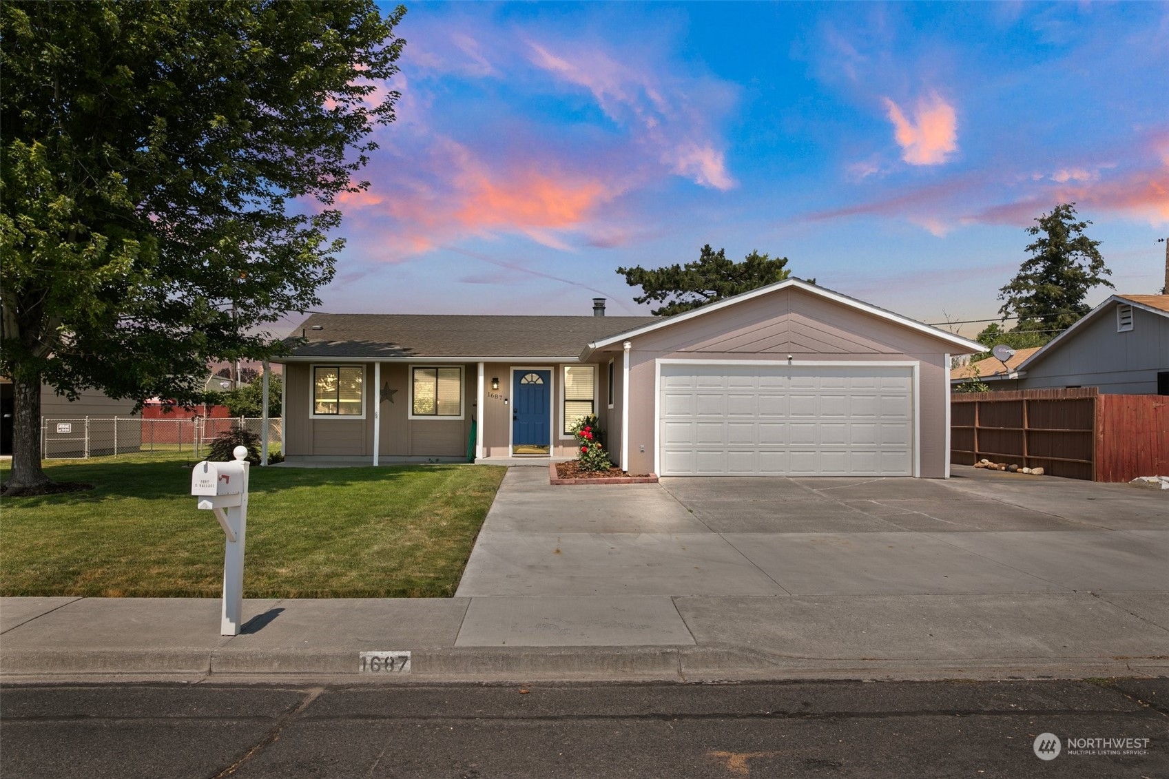 Wallace St, Moses Lake, WA 98837