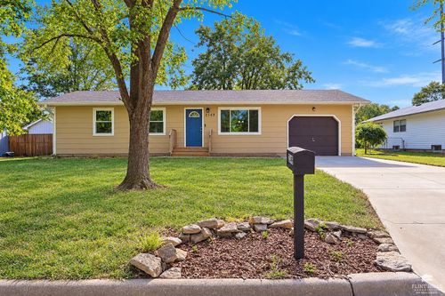 2149 Griffith Ter, Manhattan, KS, 66502-4743 | Card Image