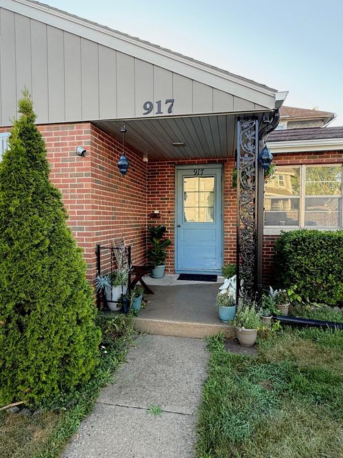 917 Cook St, Marinette, WI, 54143-2401 | Card Image
