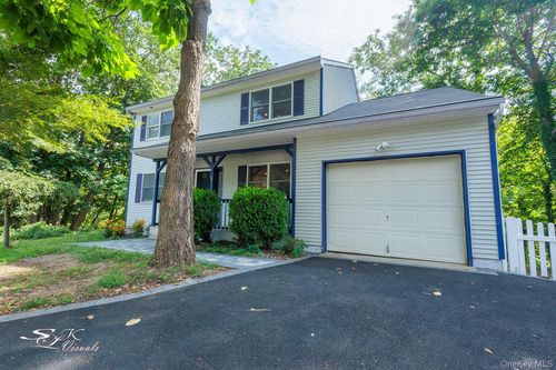 14 Hill Rd, Saint James, NY, 11780-1322 | Card Image