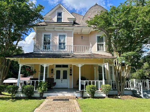 102 W Myrtle St, Magnolia, MS, 39652-2806 | Card Image