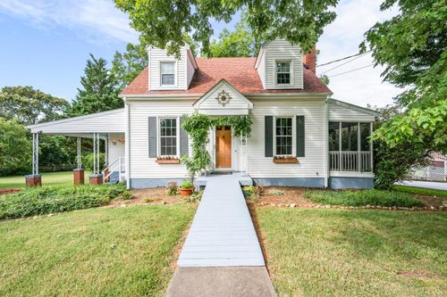 1231 Oakwood St, Bedford, VA, 24523-1611 | Card Image