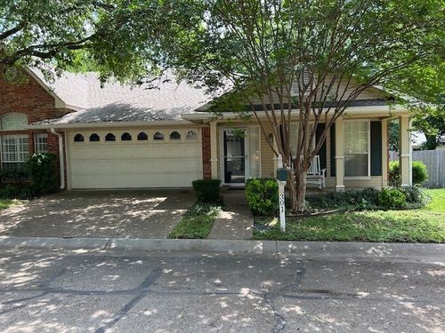 301 Village Cir, Waco, TX, 76710-2575 | Card Image