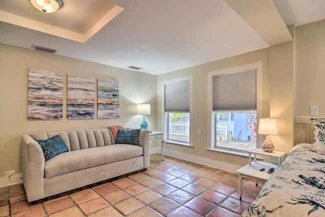 Pull out couch area | Image 10