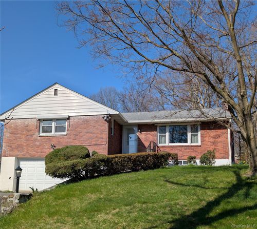 4 Michelle Dr, Newburgh, NY, 12550-1801 | Card Image