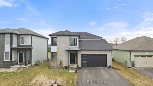 40 Allen St, Picton, ON, K0K2T0 | Card Image