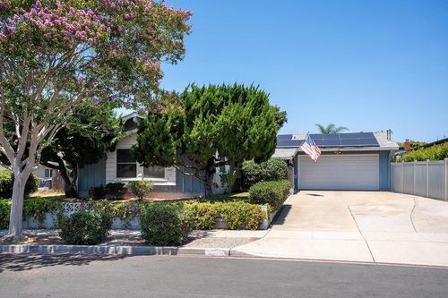 3270 Innuit Ave, San Diego, CA, 92117-3520 | Card Image