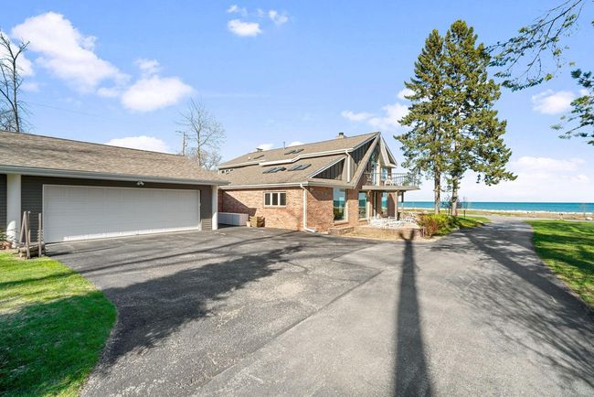 7515 N Beach Drive, House other with 4 bedrooms, 4 bathrooms and null parking in Fox Point WI | Image 43