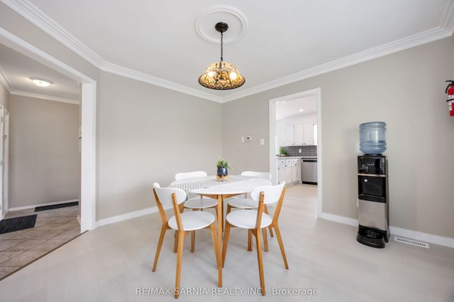 12 Sunset Ave, House other with 5 bedrooms, 2 bathrooms and 8 parking in Warwick ON | Image 11