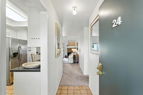 24 Pelican Ln, Redwood City, CA, 94065 | Card Image