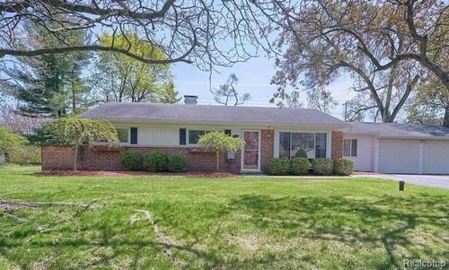 37711 Carson St, Farmington Hills, MI, 48331-3709 | Card Image