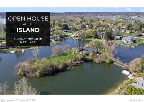 4912 Oakwood Ct, Commerce Township, MI, 48382-1435 | Card Image