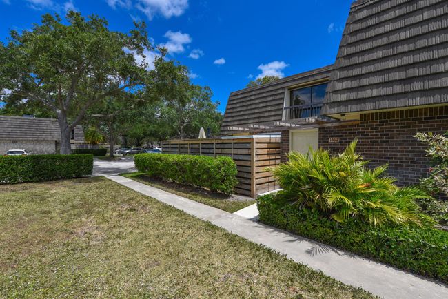 1512 15 Th Ter, Condo with 3 bedrooms, 3 bathrooms and null parking in Palm Beach Gardens FL | Image 6