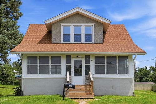1407 11th Ave, Belle Plaine, IA, 52208-1625 | Card Image