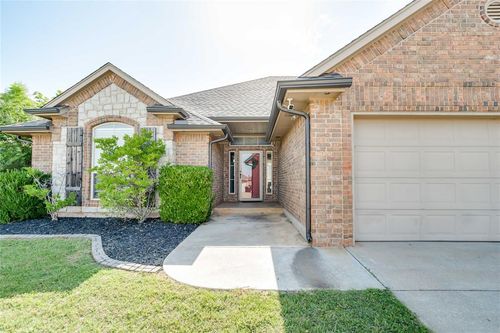 1104 Kelsi Drive, Moore, OK, 73160 | Card Image