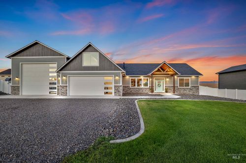 2111 Vinifera Blvd, Lewiston, ID, 83501-1724 | Card Image