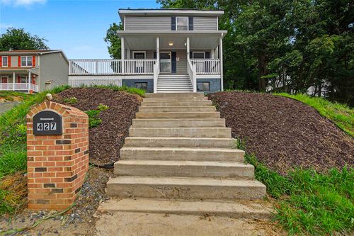 427 Montgomery Ave, STAUNTON, VA, 24401-3955 | Card Image