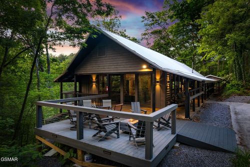 1421 Silver Poplar Ln, Sevierville, TN, 37876-4939 | Card Image